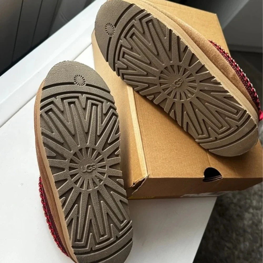 UGG-knockoff Brown Platform Shoes with Red Trim - Picture 5 of 6